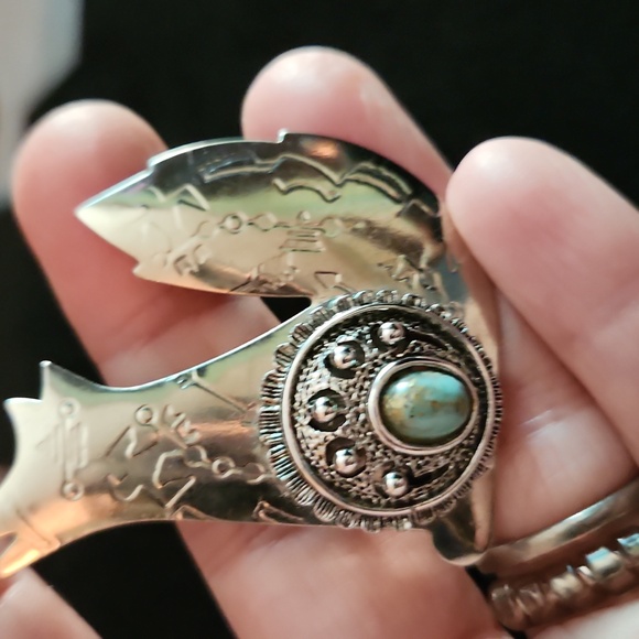 Silver Wolf Brooch with Gemstone Accent - Picture 3 of 3